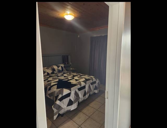 2 BEDROOM APARTMENT FOR SALE IN JEFFREYS BAY CENTRAL